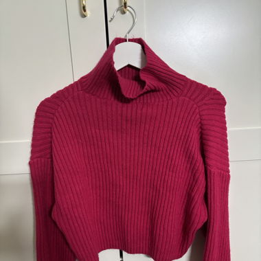 Pinker Strickpullover mit Rollkragen