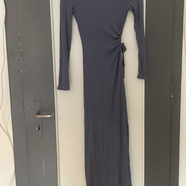 Vestito a manica lunga a coste con laccio laterale