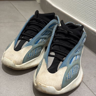 Adidas Yeezy 700 V3 bleu