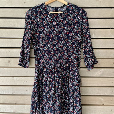 Luftiges Kleid mit floralem Muster