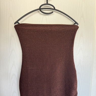 Robe brune pailletée 