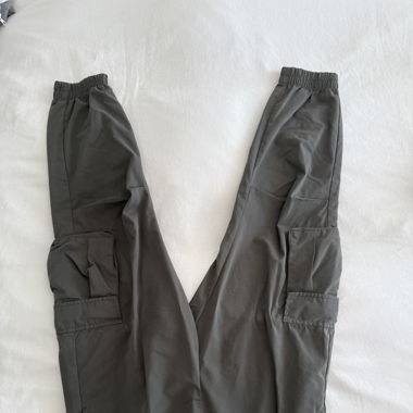 Cargo kaki