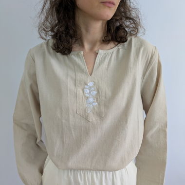 Summer blouse with embroidery size S