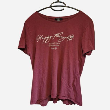 T-shirt bordeaux con stampa