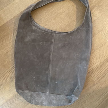 Sac bandoulière en suède brun clair