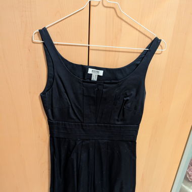 Schwarzes Kleid