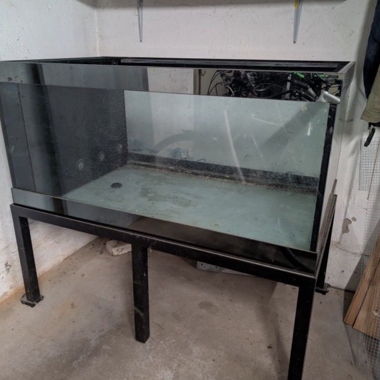 700L Aquarium mit Untergestell und Filterbecken