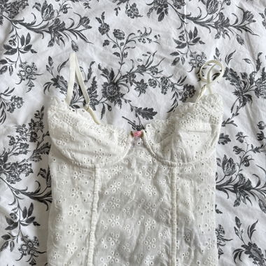 White eyelet corset with little pink bow