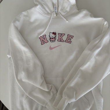 nike/ hello kitty