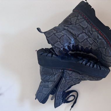 Boots mit Snake print 