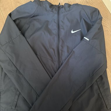 Veste de sport Nike noire zippée