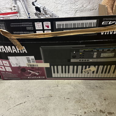 Yamaha PSR-E243 Keyboard