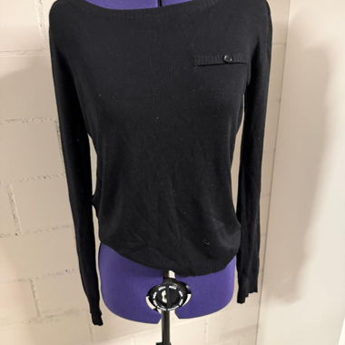 Schwarzer Langarm-Pullover