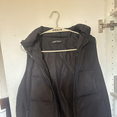 Gilet mit Kapuze