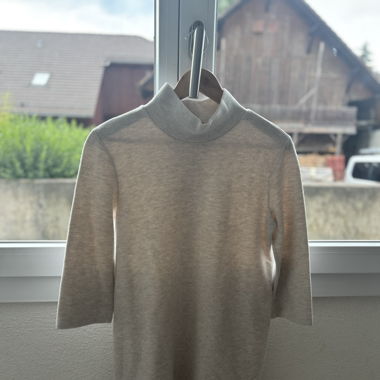 Beiges Kleid