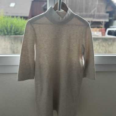 Beiges Kleid