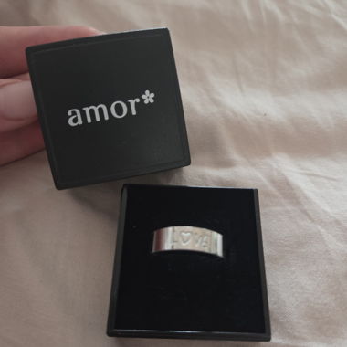 Ein Amor Ring