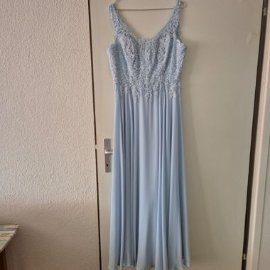Abito in pizzo azzurro chiaro