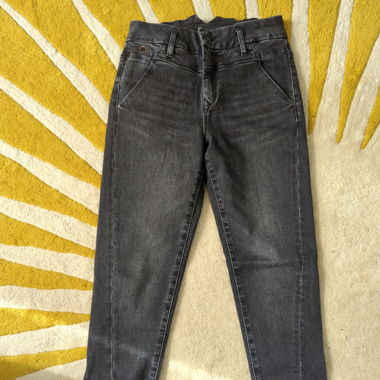 Einmal getragene Stretchjeans von DAWN
