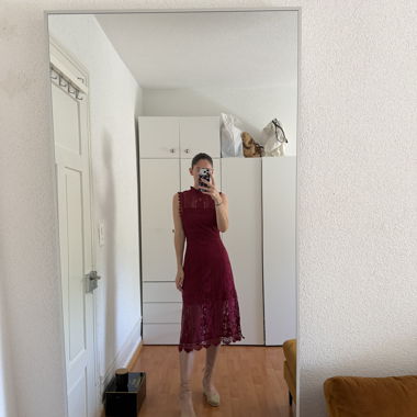 Bordeaux Spitzenkleid