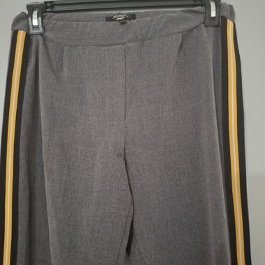 Pantaloni grigi a righe