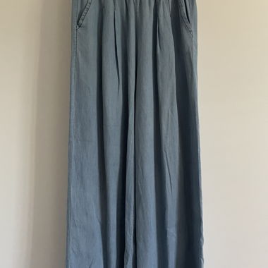 Blaues Sommer-Hosen mit weitem Bein