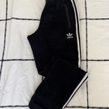 Pantaloni Adidas in velluto nero