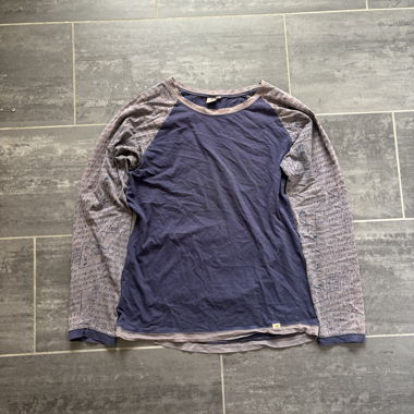 Vintage Y2K Two-Tone Longsleeve with Motifs