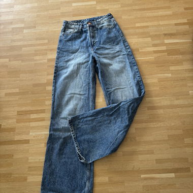 Weite Jeanshose