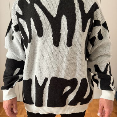Grafischer Strickpullover