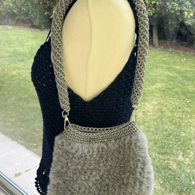 DIY Crochet Bag with Grey Fur 