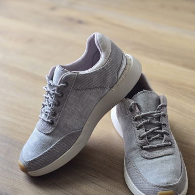 Tom's sneakers 