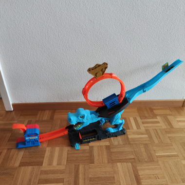 Piste de voiture dinosaure