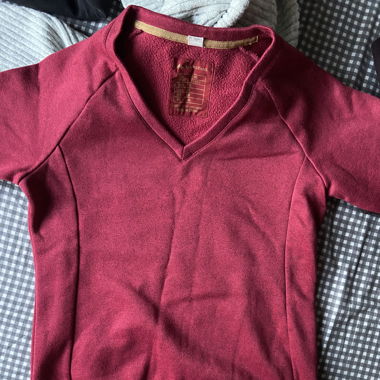 Rotes Pullover