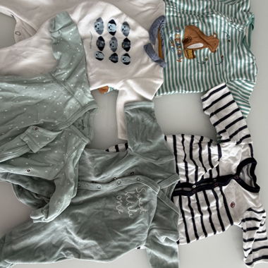 Baby Bodysuit Set with Patterns