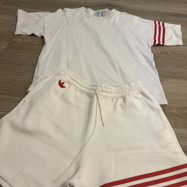 Ensemble Adidas blanc et rouge