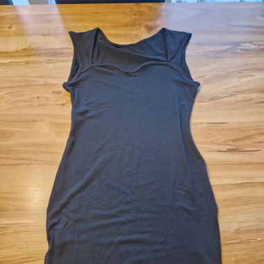 Schwarzer Kleid