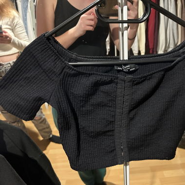 Schwarzes Crop Top