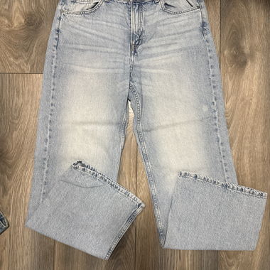 Hellblaue Jeans mit geradem Schnitt