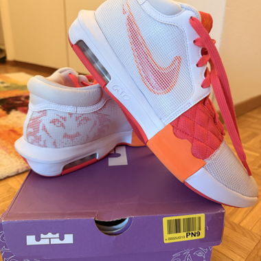 Nike LeBron Witness VIII