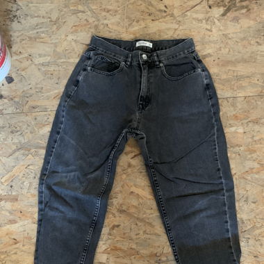 Jean Mom noir
