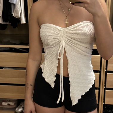 Top bianco senza spalline arricciato