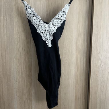 Body in pizzo nero