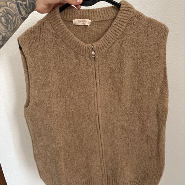 Sleeveless Vest 