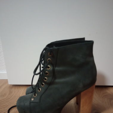 Jeffrey Campbell