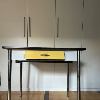 Table en Formica jaune et bleue 