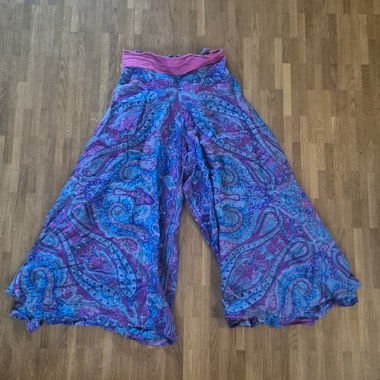 Weit geschnittene Hose mit Muster