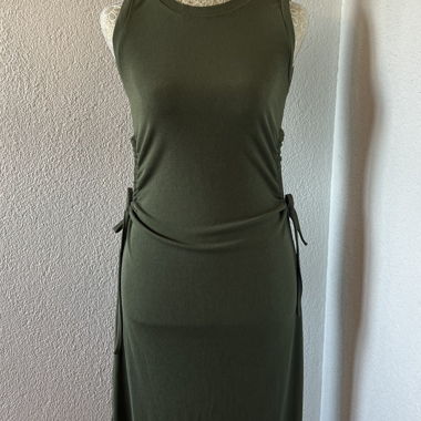 Robe mi-longue vert olive