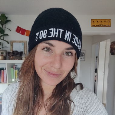 Wintermütze mit Schriftzug schwarz