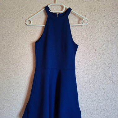 Dunkelblaues Kleid